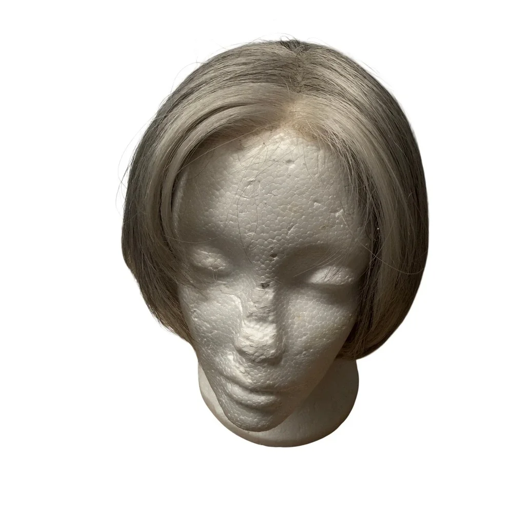 Tony of Beverly Wig Women OS Silver Grey Excellent Short Bob Synthetic Hairpiece